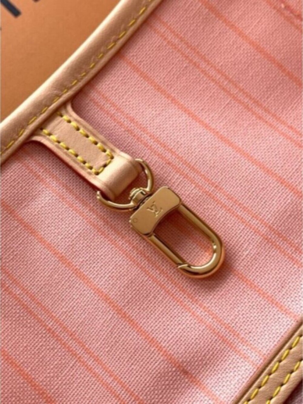 LV Neverfull MM Monogram Tote with Pouch - Picture 7 of 9